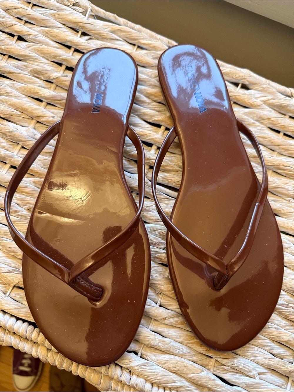 Brown Size 8.5 patent Fashion Nova  Thong Sandals - Women